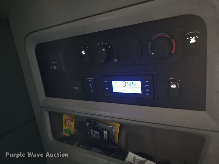 image for item DP0841 2014 Kenworth T680 semi truck