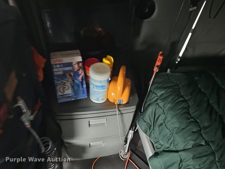 image for item DP0841 2014 Kenworth T680 semi truck