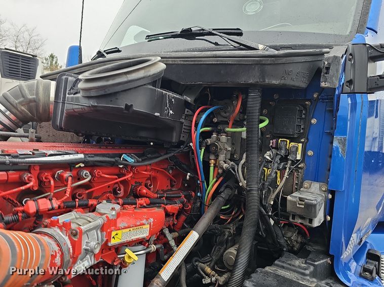 image for item DP0841 2014 Kenworth T680 semi truck