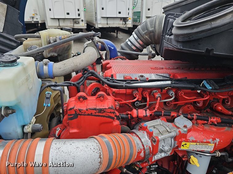 image for item DP0841 2014 Kenworth T680 semi truck