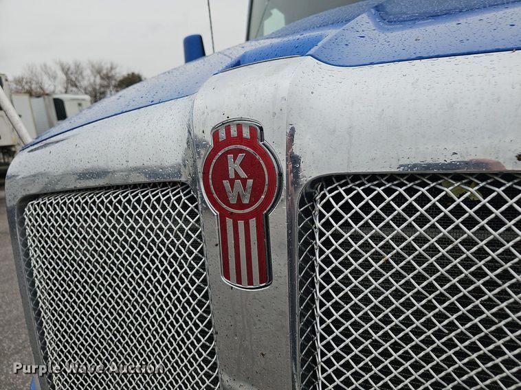 image for item DP0841 2014 Kenworth T680 semi truck
