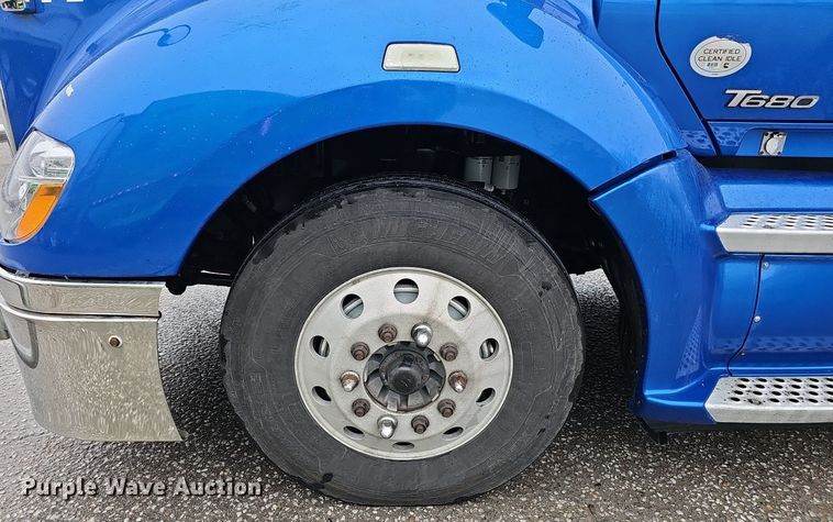 image for item DP0841 2014 Kenworth T680 semi truck