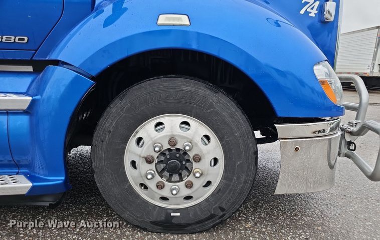 image for item DP0841 2014 Kenworth T680 semi truck