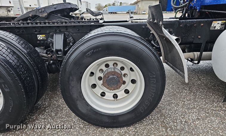 image for item DP0841 2014 Kenworth T680 semi truck