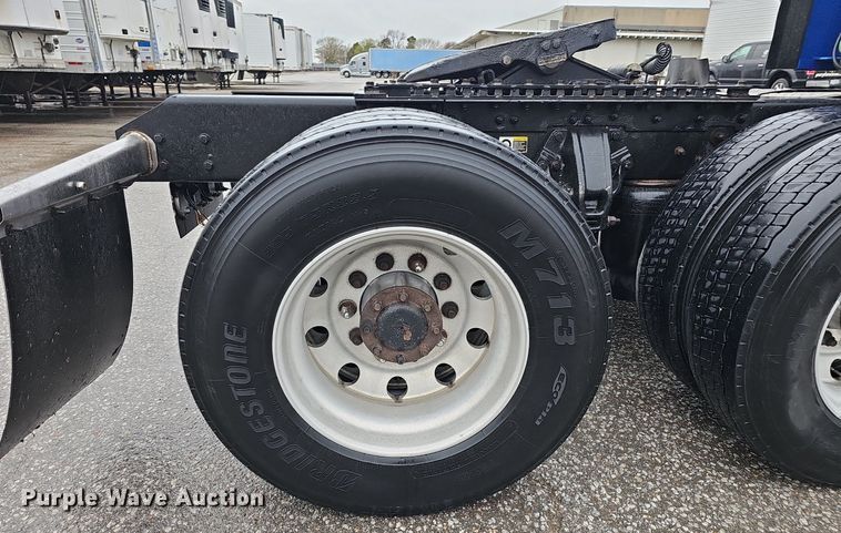 image for item DP0841 2014 Kenworth T680 semi truck