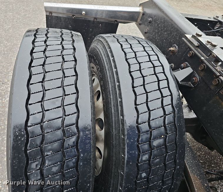 image for item DP0841 2014 Kenworth T680 semi truck