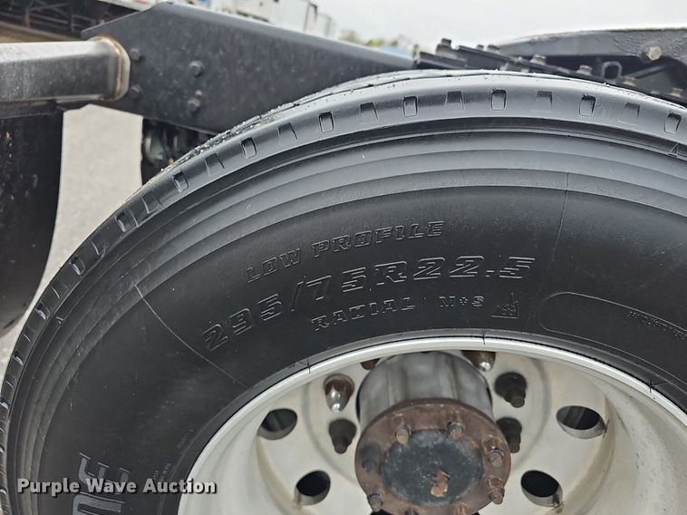 image for item DP0841 2014 Kenworth T680 semi truck