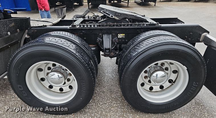 image for item DP0841 2014 Kenworth T680 semi truck