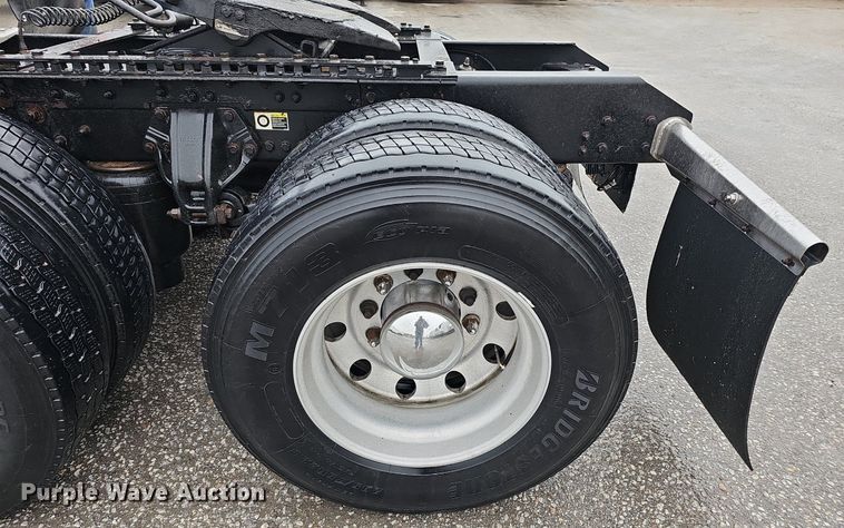 image for item DP0841 2014 Kenworth T680 semi truck