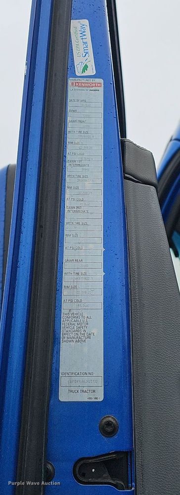 image for item DP0841 2014 Kenworth T680 semi truck