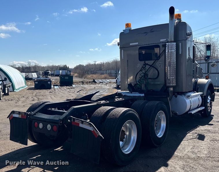 image for item DQ0745 2004 Kenworth  T800 semi truck