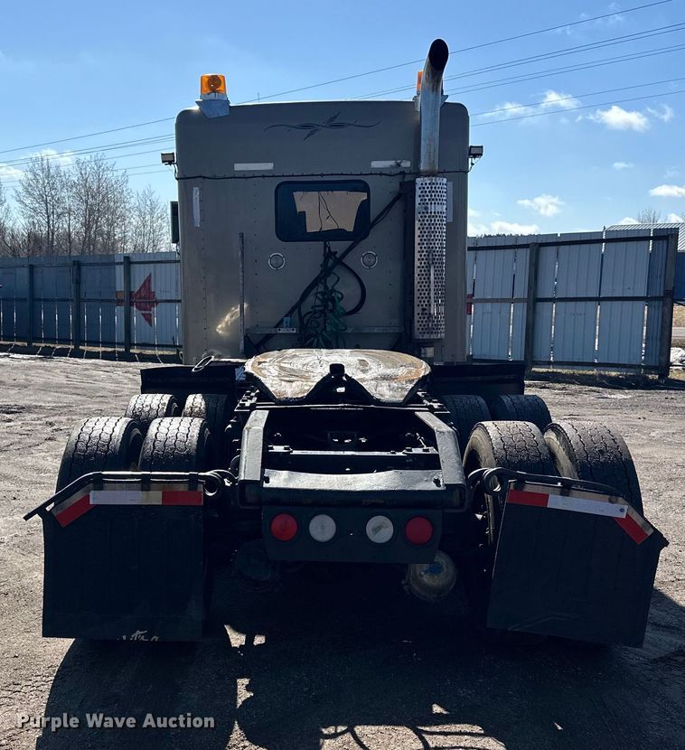 image for item DQ0745 2004 Kenworth  T800 semi truck