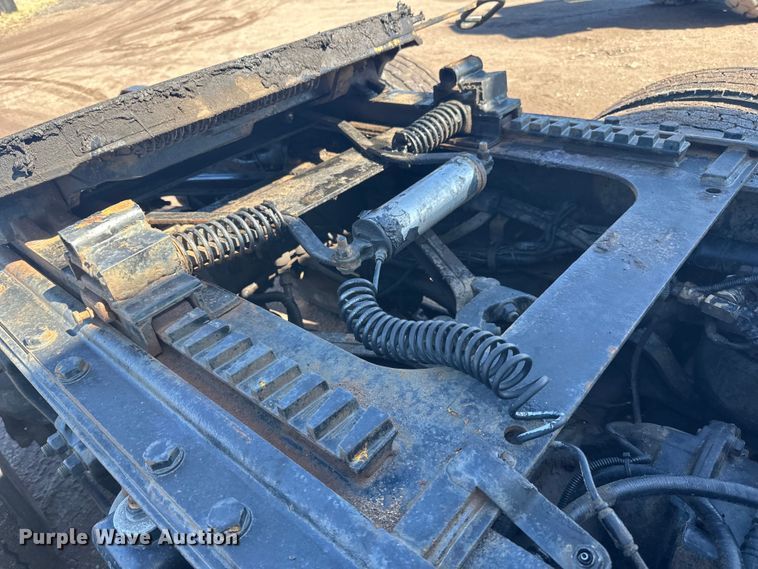 image for item DQ0745 2004 Kenworth  T800 semi truck