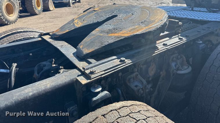 image for item DQ0745 2004 Kenworth  T800 semi truck