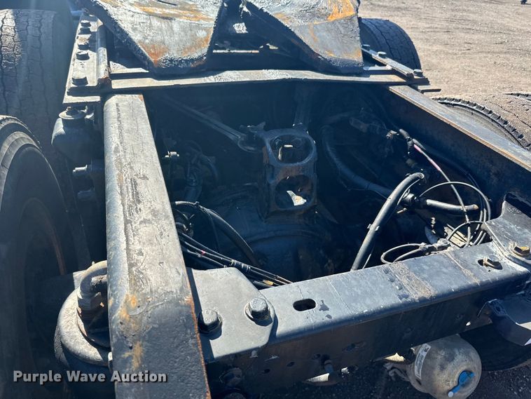 image for item DQ0745 2004 Kenworth  T800 semi truck