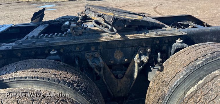 image for item DQ0745 2004 Kenworth  T800 semi truck