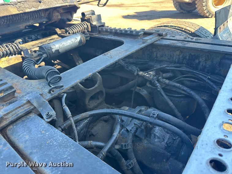 image for item DQ0745 2004 Kenworth  T800 semi truck