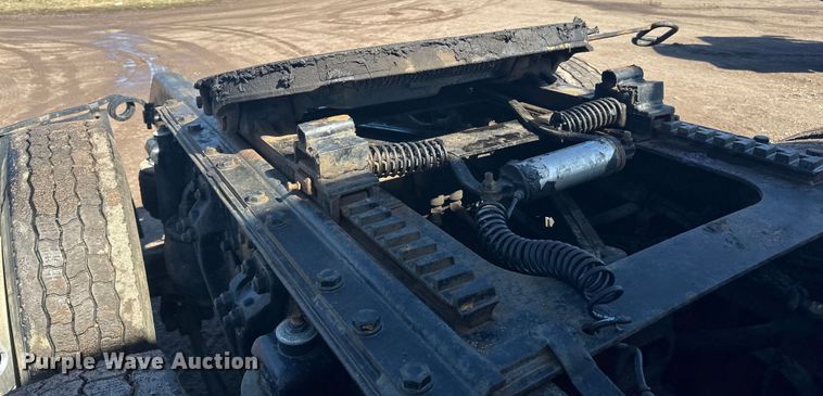 image for item DQ0745 2004 Kenworth  T800 semi truck