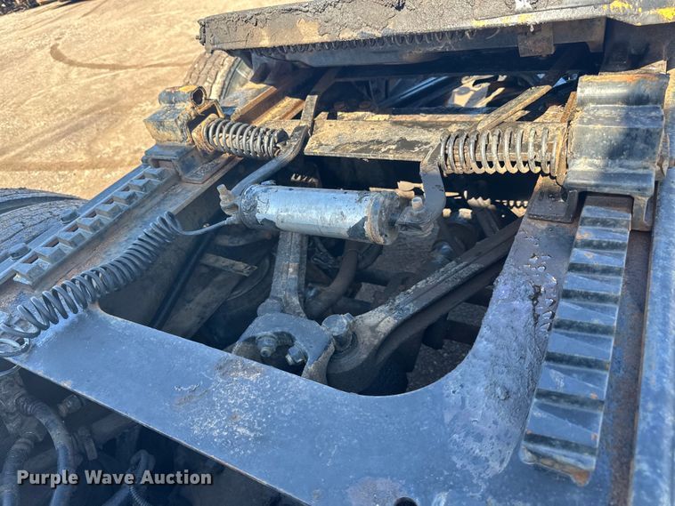 image for item DQ0745 2004 Kenworth  T800 semi truck