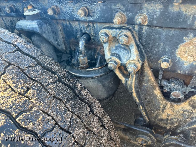 image for item DQ0745 2004 Kenworth  T800 semi truck