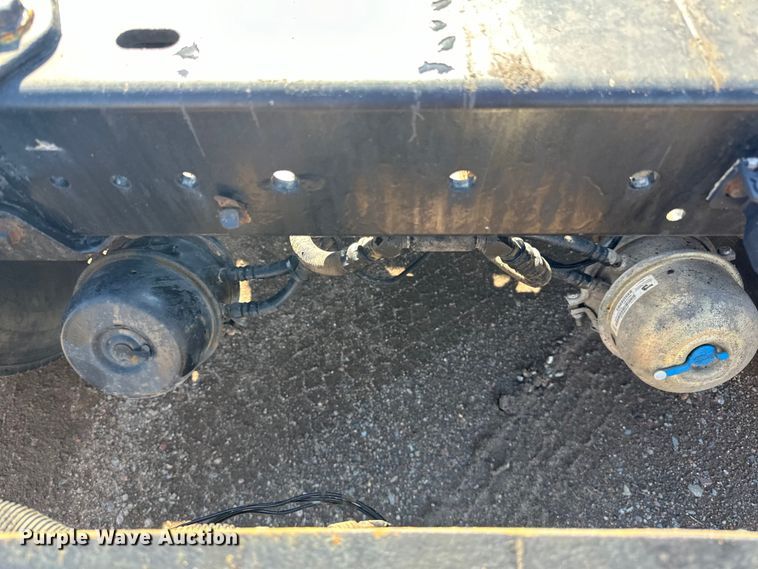 image for item DQ0745 2004 Kenworth  T800 semi truck