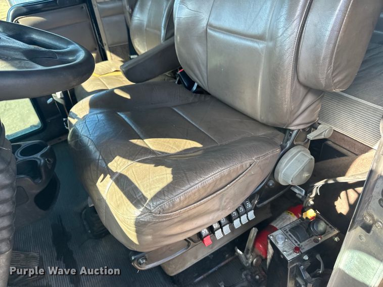 image for item DQ0745 2004 Kenworth  T800 semi truck