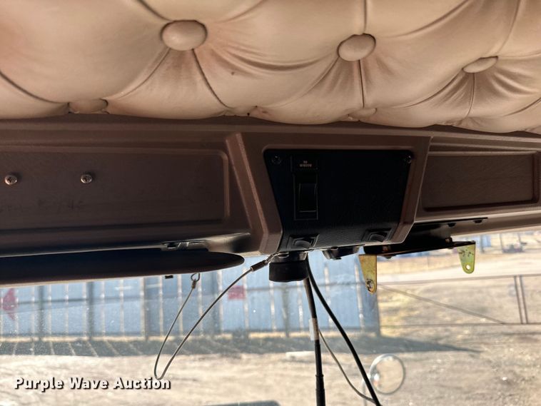 image for item DQ0745 2004 Kenworth  T800 semi truck