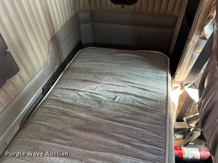 image for item DQ0745 2004 Kenworth  T800 semi truck