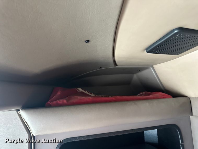 image for item DQ0745 2004 Kenworth  T800 semi truck