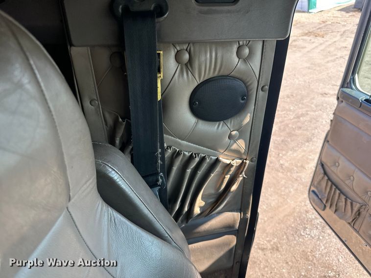 image for item DQ0745 2004 Kenworth  T800 semi truck