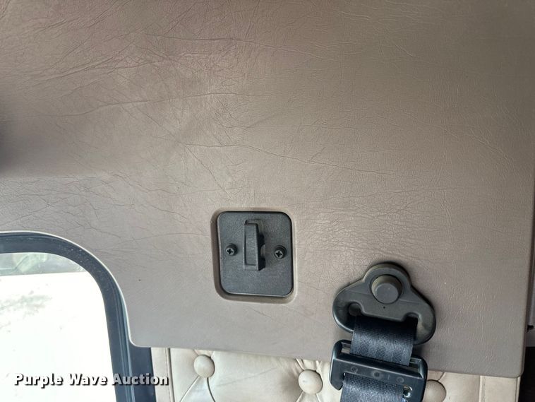 image for item DQ0745 2004 Kenworth  T800 semi truck