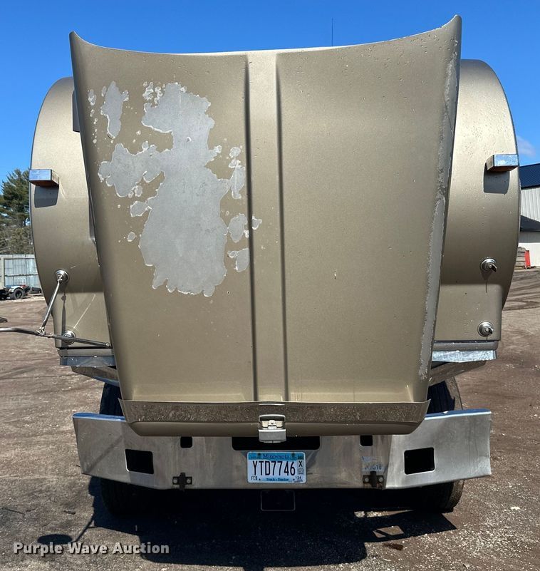 image for item DQ0745 2004 Kenworth  T800 semi truck