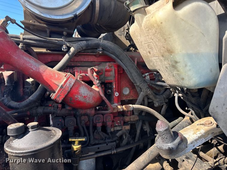 image for item DQ0745 2004 Kenworth  T800 semi truck