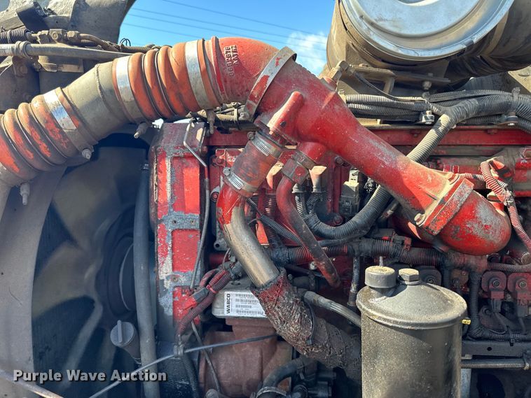 image for item DQ0745 2004 Kenworth  T800 semi truck