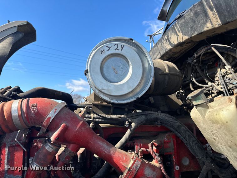 image for item DQ0745 2004 Kenworth  T800 semi truck