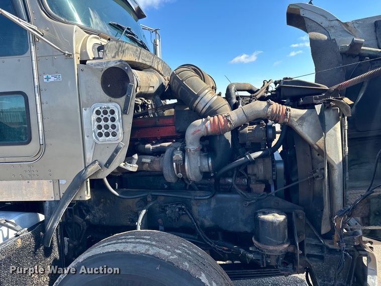 image for item DQ0745 2004 Kenworth  T800 semi truck