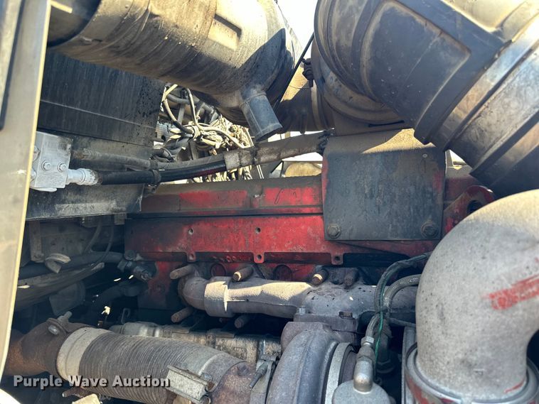 image for item DQ0745 2004 Kenworth  T800 semi truck