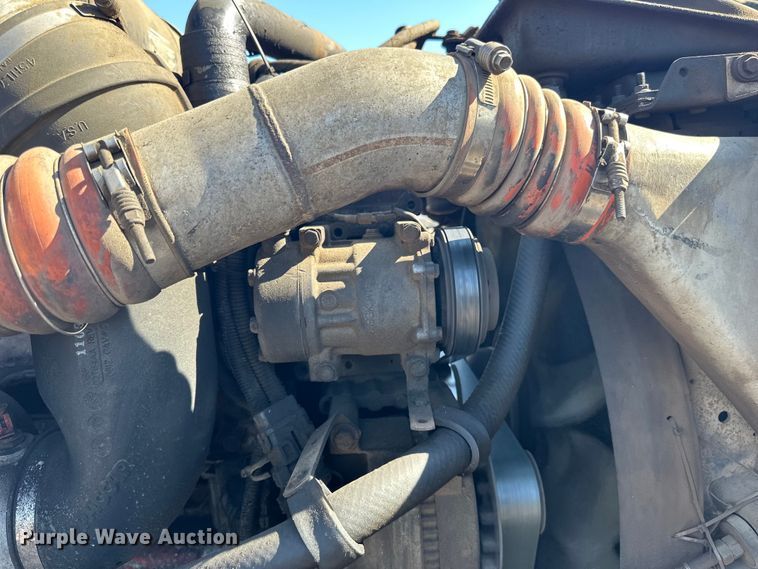 image for item DQ0745 2004 Kenworth  T800 semi truck