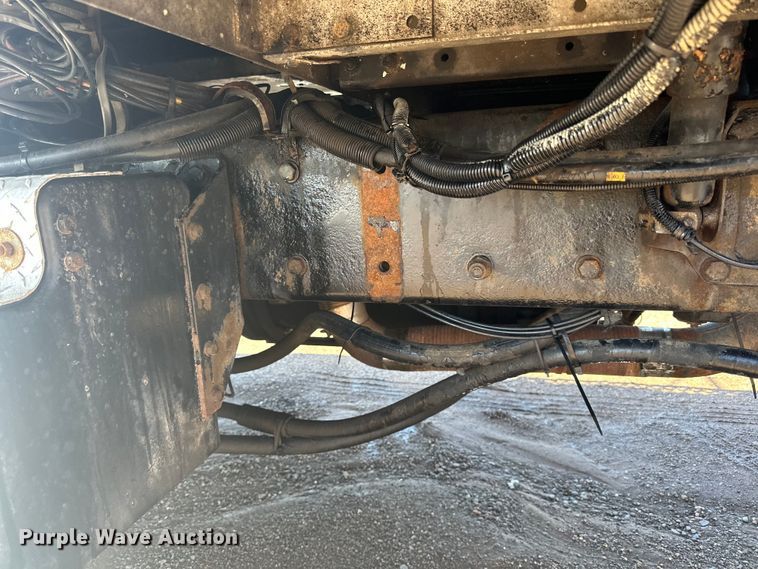 image for item DQ0745 2004 Kenworth  T800 semi truck