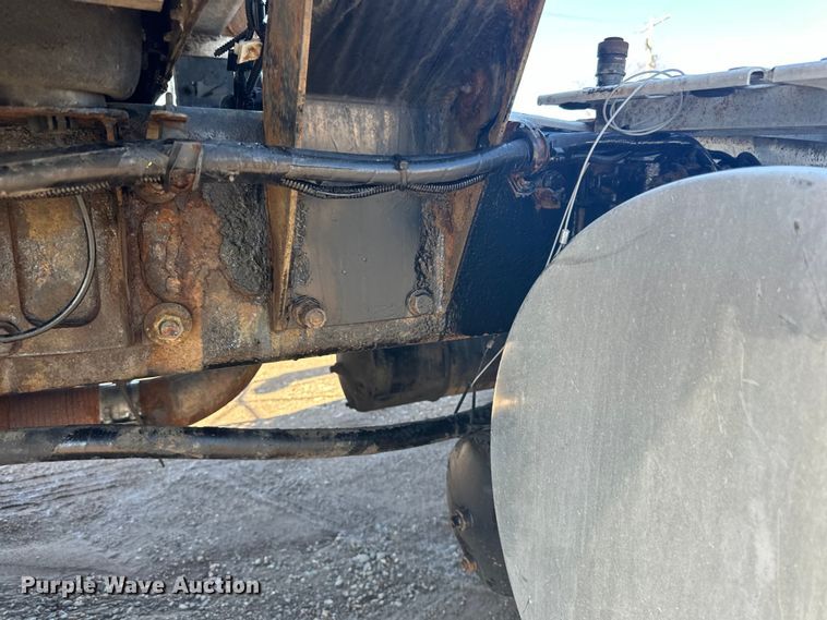 image for item DQ0745 2004 Kenworth  T800 semi truck