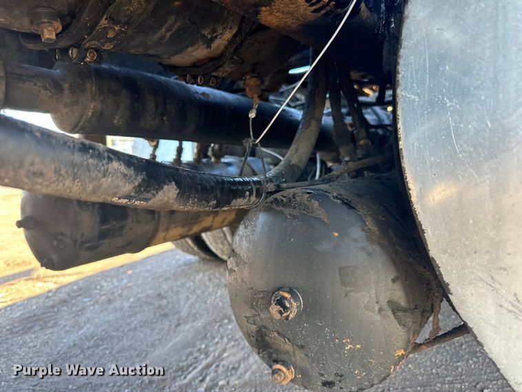 image for item DQ0745 2004 Kenworth  T800 semi truck