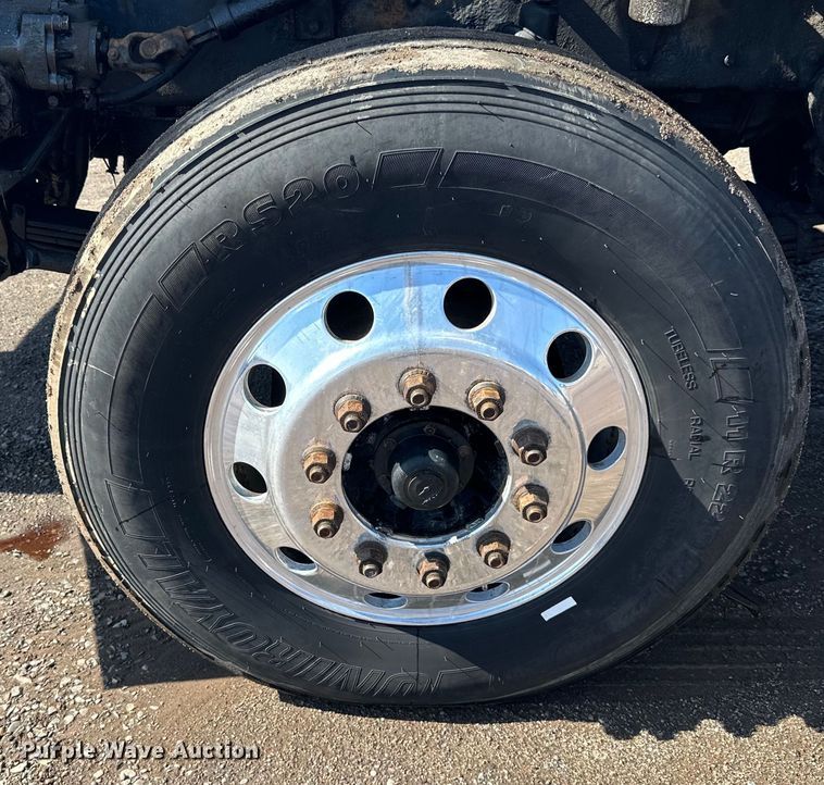 image for item DQ0745 2004 Kenworth  T800 semi truck