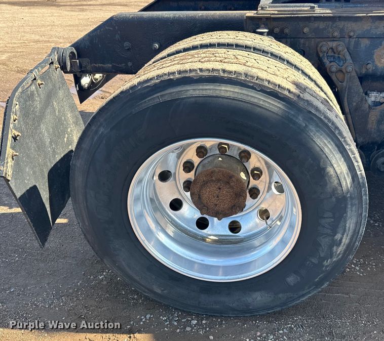 image for item DQ0745 2004 Kenworth  T800 semi truck