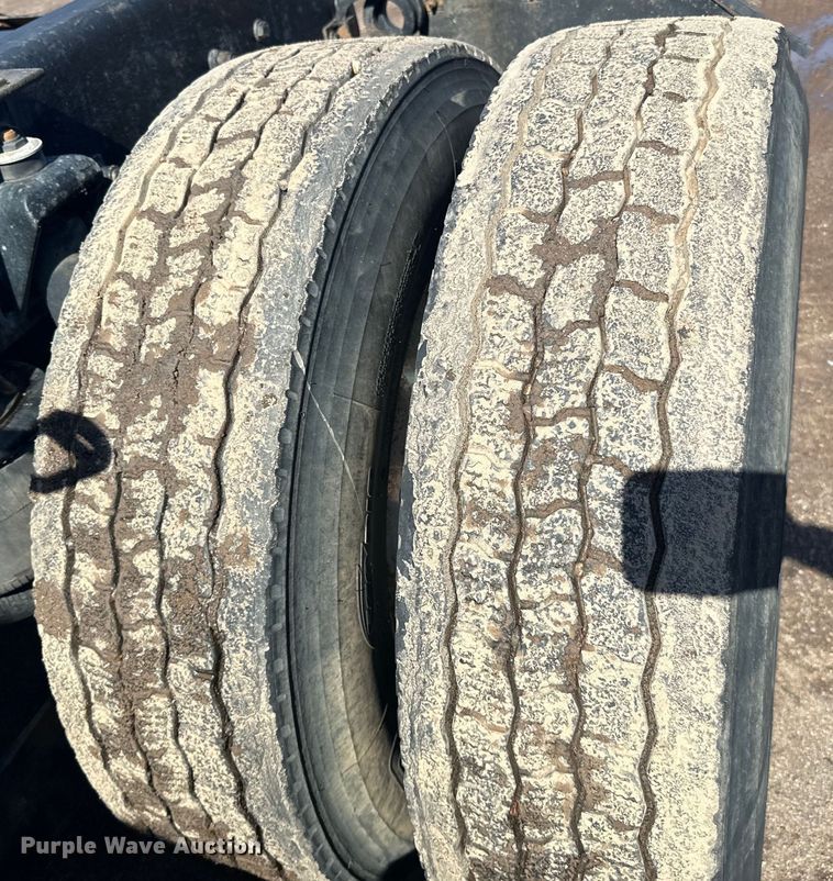 image for item DQ0745 2004 Kenworth  T800 semi truck