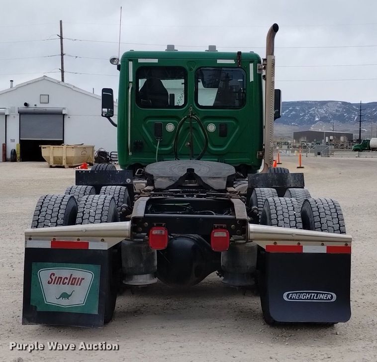 image for item DQ6053 2016 Freightliner Cascadia semi truck