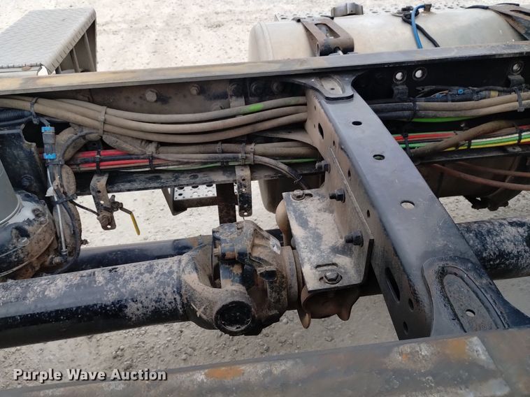 image for item DQ6053 2016 Freightliner Cascadia semi truck