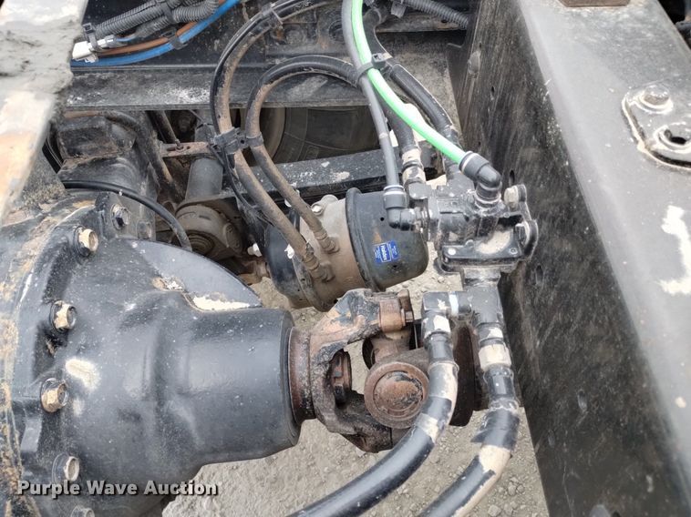 image for item DQ6053 2016 Freightliner Cascadia semi truck