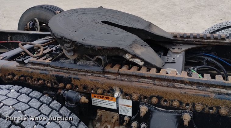 image for item DQ6053 2016 Freightliner Cascadia semi truck