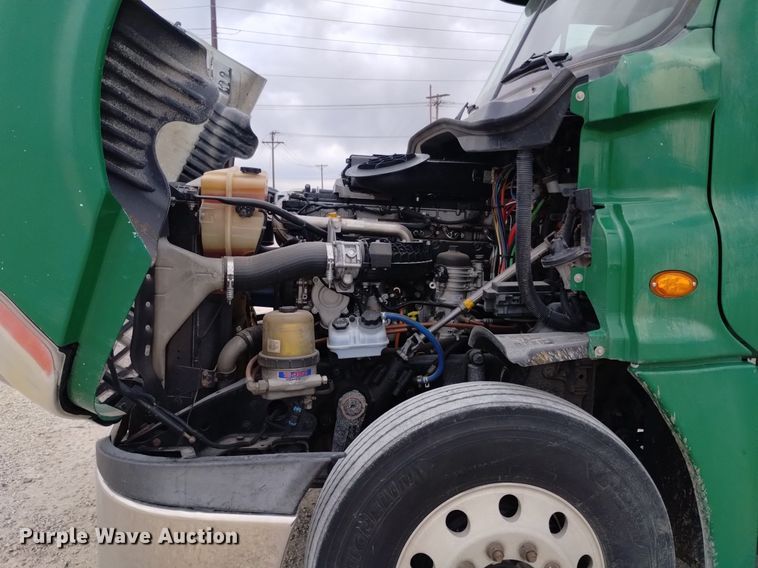 image for item DQ6053 2016 Freightliner Cascadia semi truck