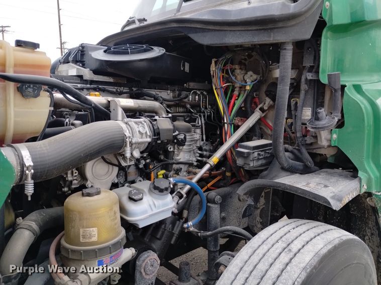 image for item DQ6053 2016 Freightliner Cascadia semi truck